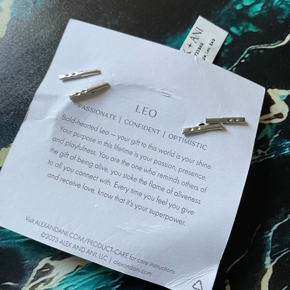 NWT Alex and Ani Leo Zodiac Hinge Bangle - Picture 7 of 8